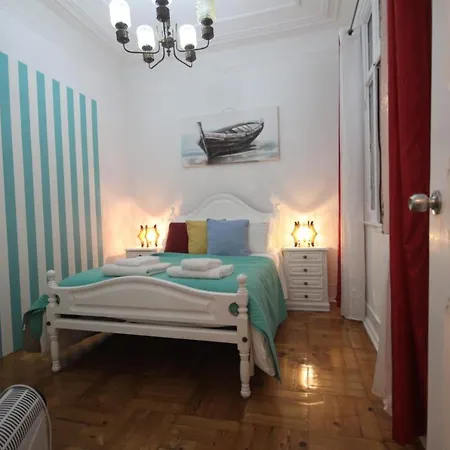 בית הארחה Nautic M1 R2 - Classy & Cozy Double With Shared Bathroom In Marques Pombal ליסבון