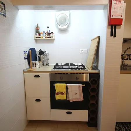 Guest house Nautic M1 R2 - Classy & Cozy Double With Shared Bathroom In Marques Pombal