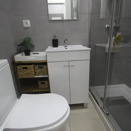 Nautic M1 R2 - Classy & Cozy Double With Shared Bathroom In Marques Pombal *