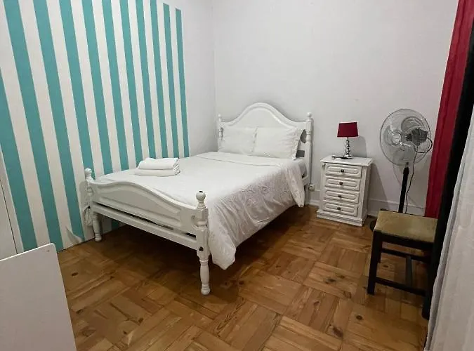 Nautic M1 R2 - Classy & Cozy Double With Shared Bathroom In Marques Pombal Maison d'hôtes